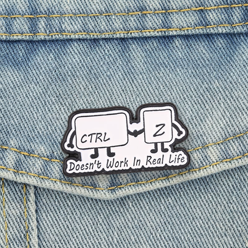 Tech Accessories For Work - Grappige Tech Meme Emaille Pins Ctrl+Z